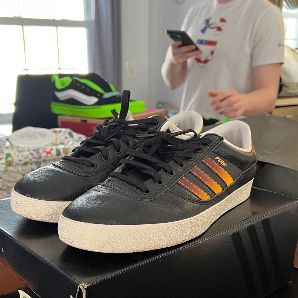 Adidas Men's puig indoor size 13